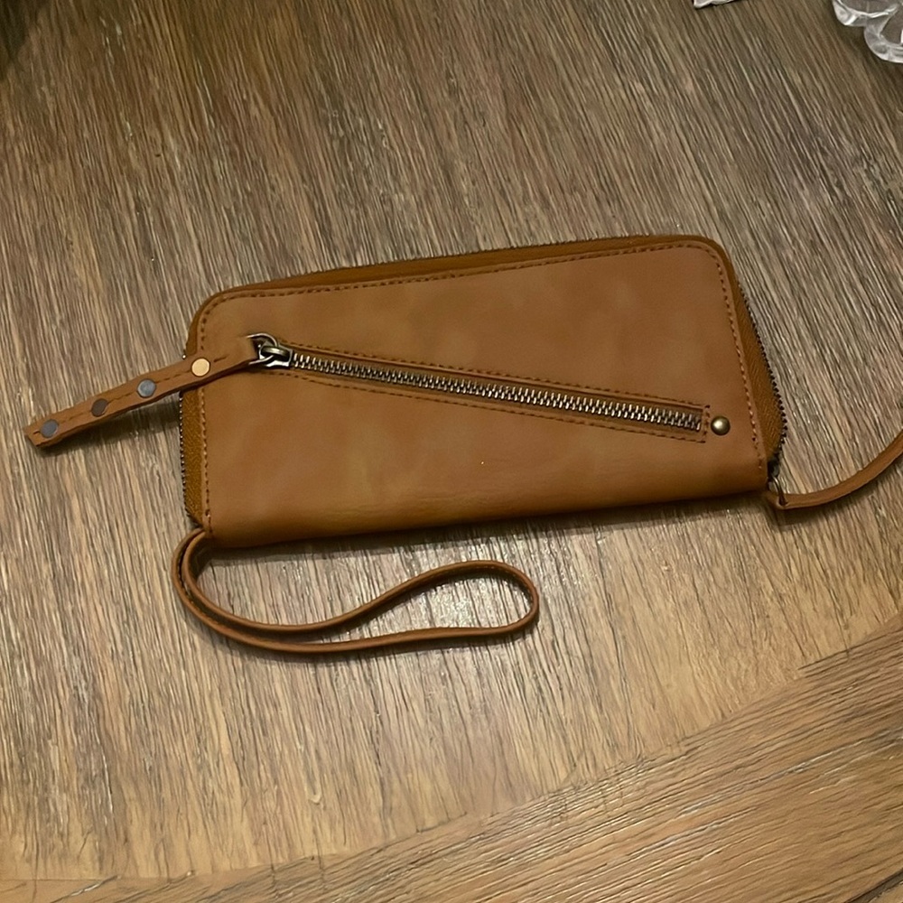 Free people wallet